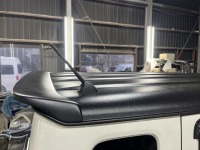 ラプターライナーでジムニーノマドのルーフブラック塗装＆社外ルーフスポイラー塗装/取り付け