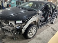 グレイスの左側面接触事故(保険補償)修理と一緒にリアフェンダー凹み板金塗装