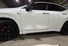 レクサスNXのTRDサイドスカート浮き！一度取り外して再取り付け施工！