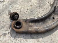 セレナロアアーム脱臼でレッカー入庫！新品ロアアームと中古ドライブシャフトに交換！