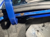 インプレッサWRXのトランクルーム雨漏り(ボディ錆び)を応急処置対応