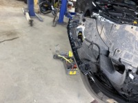 アルファロメオジュリアのフロントバンパー浮きを簡易接着修理