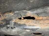 レガシィB4のエンジンメンバーに空いたサビ穴を溶接穴埋め修理！