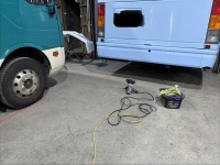 学校や幼稚園など春休み時期に4台の送迎バスを板金塗装修理