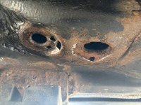 車検点検で指摘されたアコードセダンのフレーム錆穴を鉄板溶接修理