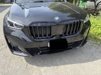 持ち込みでBMW X1のキドニーグリルをEdition Shadow仕様に変更