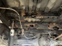 200系ハイエースのサビで朽ち果てたフロア補助フレームを修理/修復