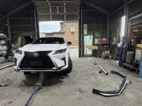 レクサスRX(20系)の割れて一部欠損したTRDエアロを綺麗に取り外し