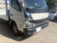 三菱ふそうキャンター搬送車のウインカー取付修理