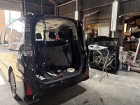 ヴォクシーの接触事故損傷したリアゲート/バンパーを車両保険で修理