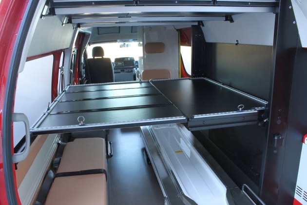 2段ベッドを利用したフルオーダーの棚を車内に製作！
