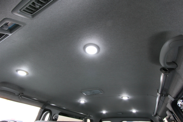 ハイエースの車内に増設した室内灯 の操作はとっても簡単 トランポ ハイエース他 内装設計 カスタム施工 製造販売 オグショー Do Blog ドゥブログ