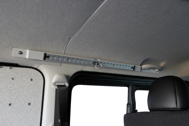 車内の高い箇所にフックを装備できるアイテムハイマウントフック