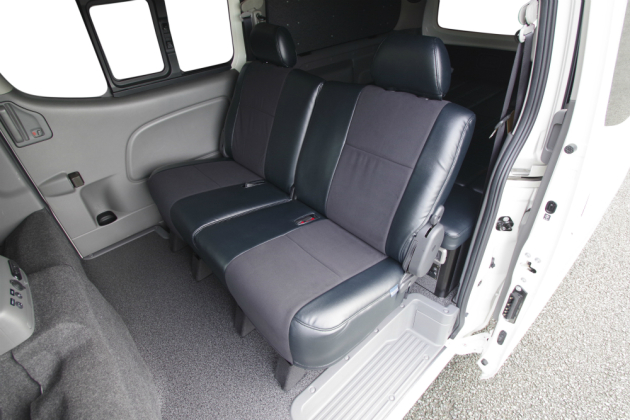 品質保証-PVC レザー シートカバー キャラバン E25 6人乗り ブラック