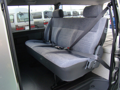 セカンドシート リクライニング加工 ： 中古車「100系S-GL」｜トランポ 