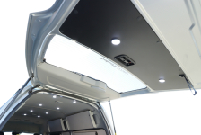 LEDルームランプで明るく車内を照らす！ハイエースに増設