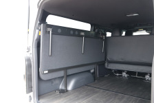 200系ハイエース９型車両へのフリップベッド助手席側装着について