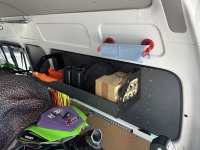 トランポの機能性を高める窓まわりを活かした快適カスタム